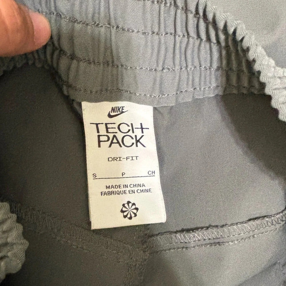 Nike Sportswear Dri-FIT Tech Pack Women's Mid-Rise Woven Pants size small petite - Picture 7 of 7